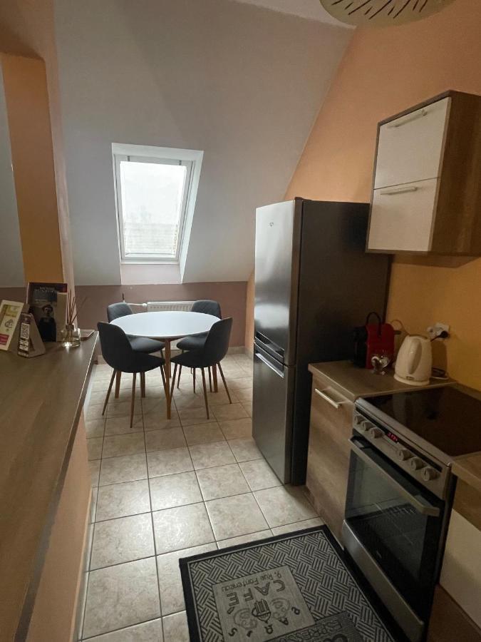 Palank Apartman Mosonmagyaróvár Екстериор снимка