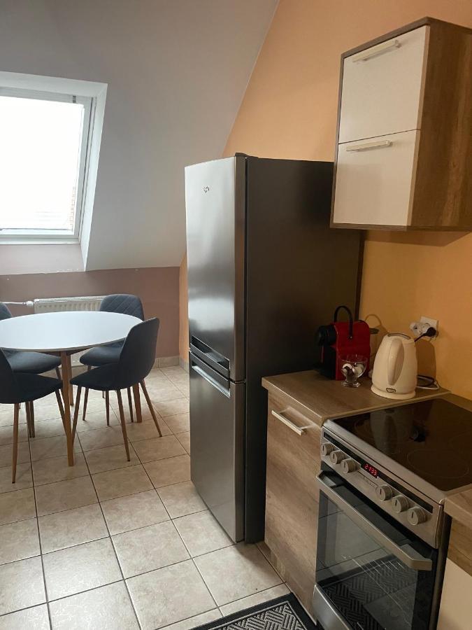 Palank Apartman Mosonmagyaróvár Екстериор снимка
