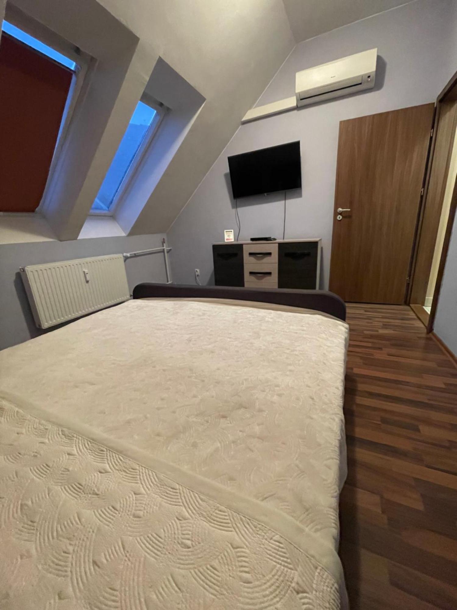 Palank Apartman Mosonmagyaróvár Екстериор снимка