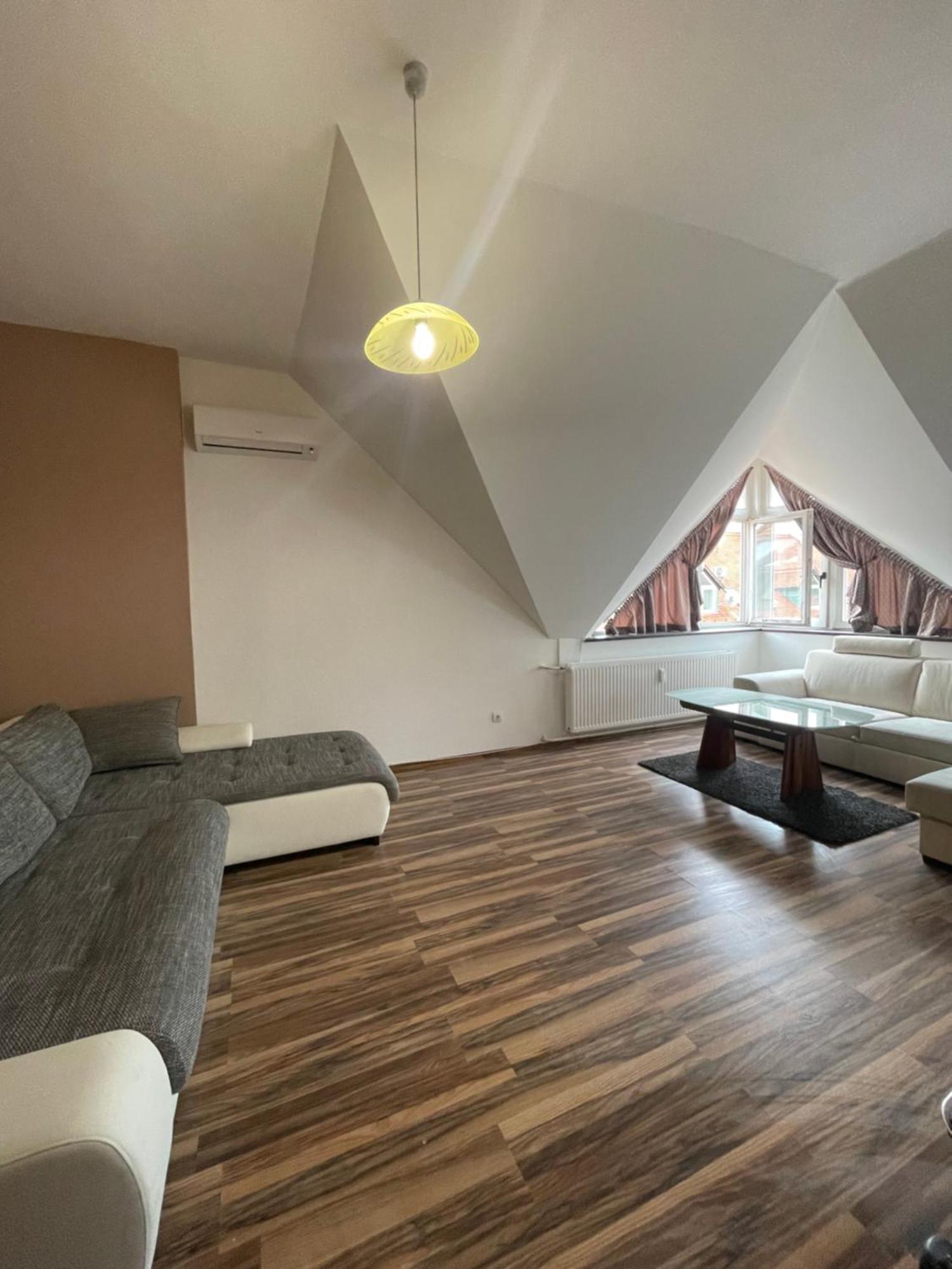 Palank Apartman Mosonmagyaróvár Екстериор снимка