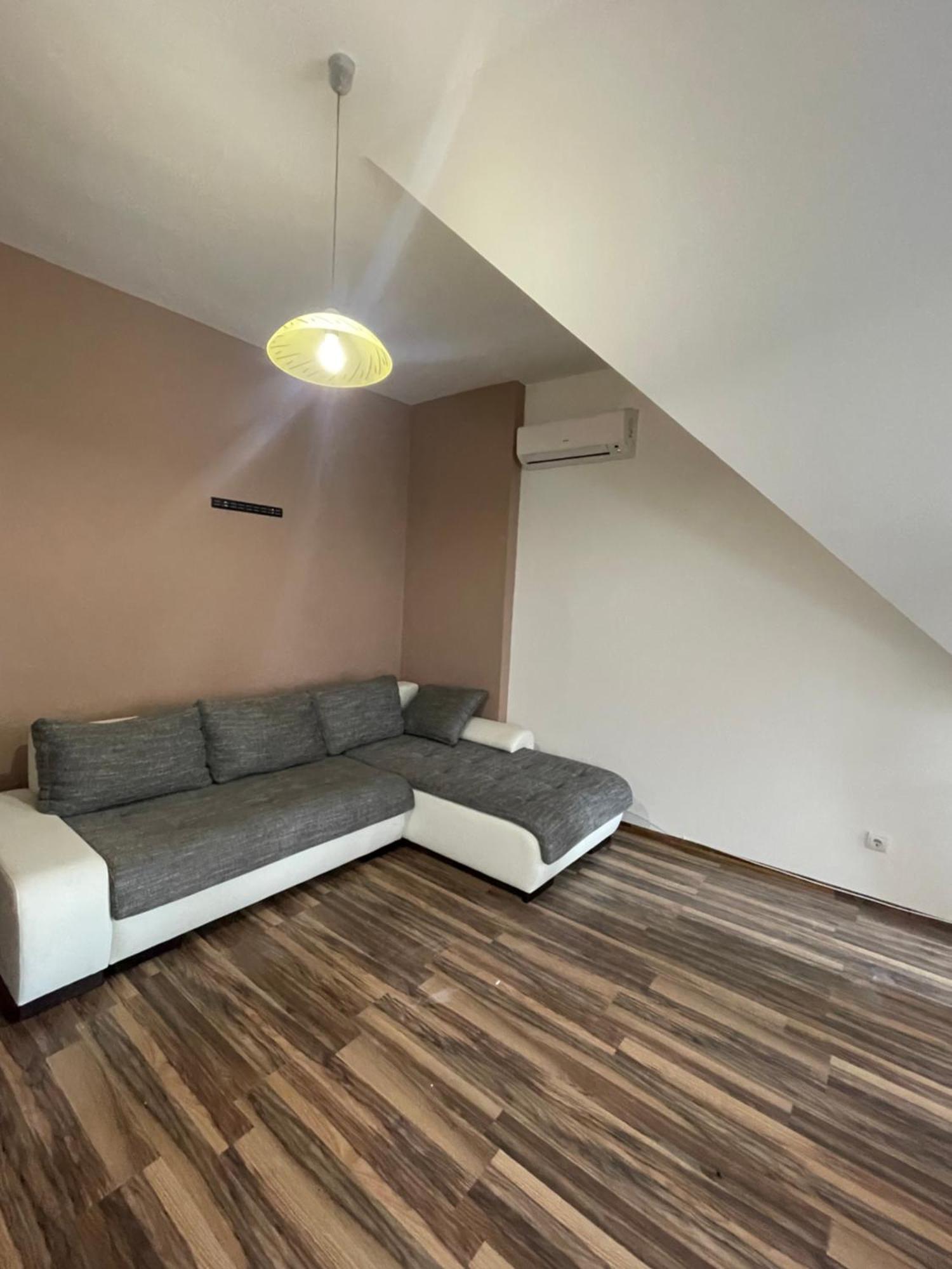 Palank Apartman Mosonmagyaróvár Екстериор снимка
