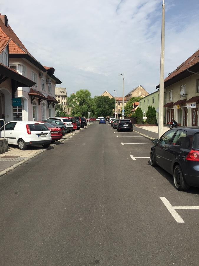 Palank Apartman Mosonmagyaróvár Екстериор снимка
